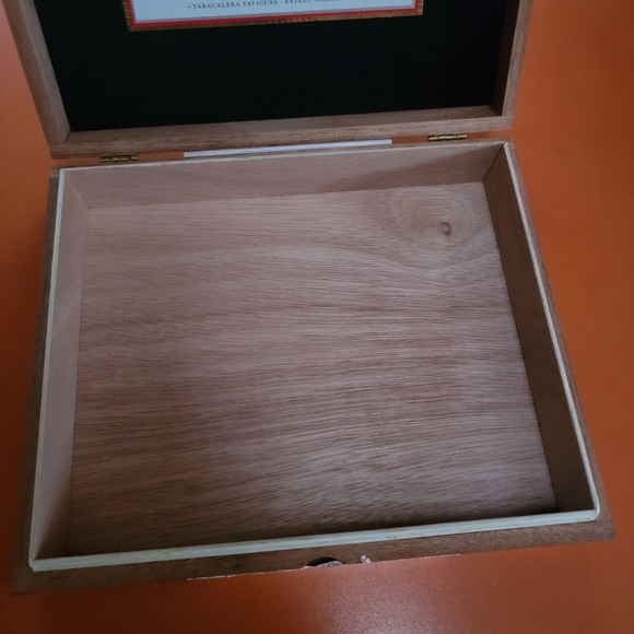 Empty Cigar Box - Picture 11 of 14